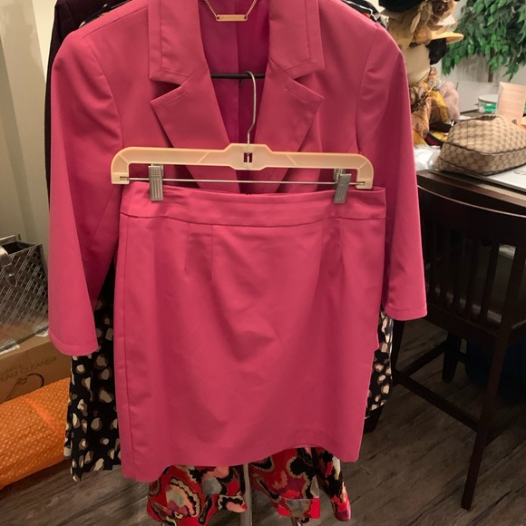 Trina Turk size 4 pink 2pc set - Picture 8 of 8